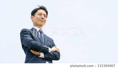 商人天空雙臂交叉 133394907