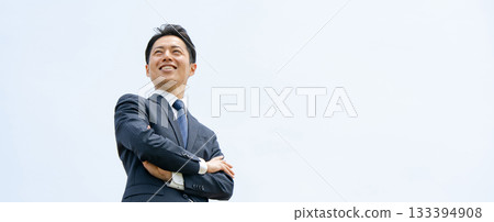 商人天空雙臂交叉 133394908