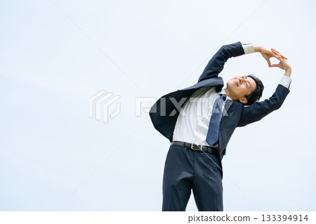 商人天空伸展伸展 133394914