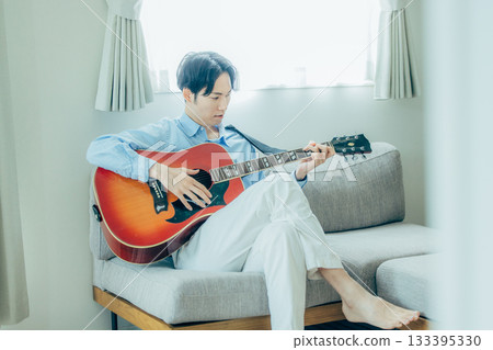 彈吉他的男人 133395330