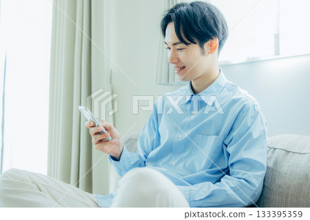 Male man who operates a smartphone 133395359