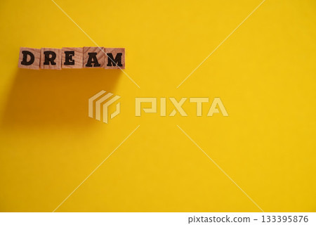 按“DREAM”順序排列的方塊 按“DREAM”順序排列的方塊 133395876