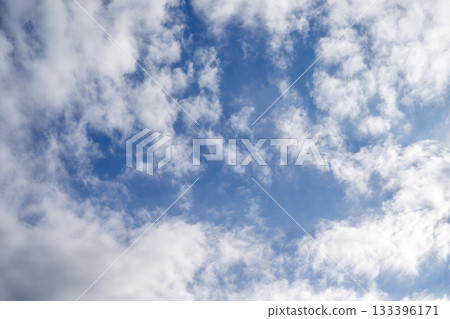 Autumn sky, blue sky, clear sky, autumn, November, image [Kanagawa Prefecture] 133396171