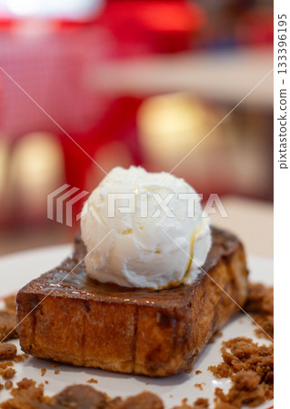 Milk ice-cream on the toast, served on plate Milk ice-cream on the toast, served on plate 133396195