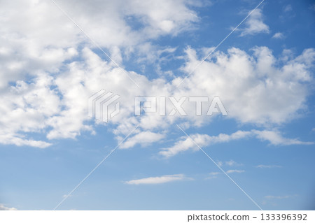 Autumn sky, blue sky, clear sky, autumn, November, image [Kanagawa Prefecture] 133396392