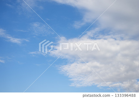Autumn sky, blue sky, clear sky, autumn, November, image [Kanagawa Prefecture] 133396488
