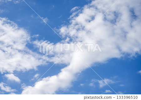 Autumn sky, blue sky, clear sky, autumn, November, image [Kanagawa Prefecture] 133396510