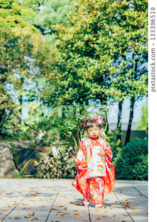 A girl visiting a shrine for Shichi-Go-San 133396519