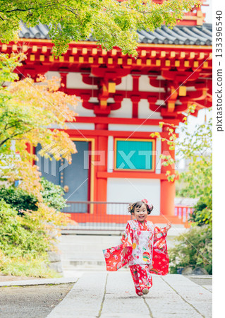 A girl visiting a shrine for Shichi-Go-San 133396540