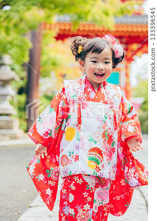 A girl visiting a shrine for Shichi-Go-San 133396545
