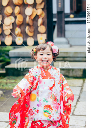 A girl visiting a shrine for Shichi-Go-San 133396554