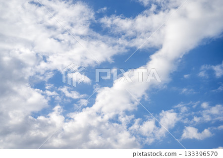 Autumn sky, blue sky, clear sky, autumn, November, image [Kanagawa Prefecture] 133396570
