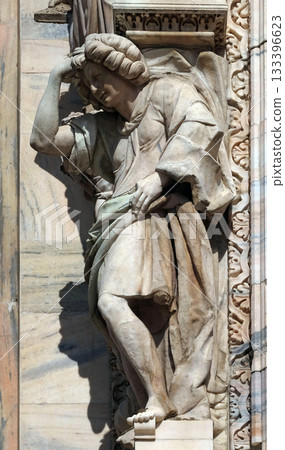 Atlantes supporting the main facade of the Milan Cathedral, Duomo di Santa Maria Nascente, Milan, Lombardy, Italy Atlantes supporting the main facade of the Milan Cathedral, Duomo di Santa Maria Nascente, Milan, Lombardy, Italy 133396623