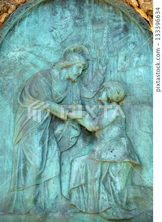 Detail of a mourning sculpture on a Mirogoj cemetery, Zagreb, Croatia Detail of a mourning sculpture on a Mirogoj cemetery, Zagreb, Croatia 133396634