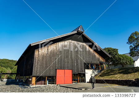 Courtyard and entrance area of the Autumn Sea Museum in Toba City, Mie Prefecture 133396727