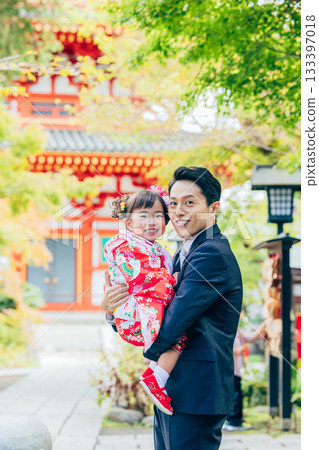 七五三女兒和爸爸 133397018