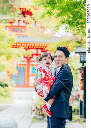 七五三女兒和爸爸 133397019