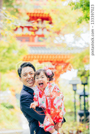 七五三女兒和爸爸 133397023