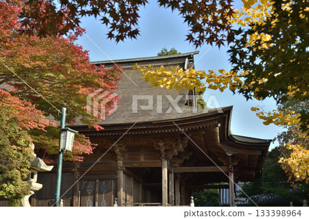 Daigoji Temple, the head temple of the temple, is enveloped in autumn colors [Important Cultural Property] 133398964