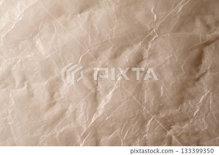 棕色皺巴巴的舊紙紋理 133399350