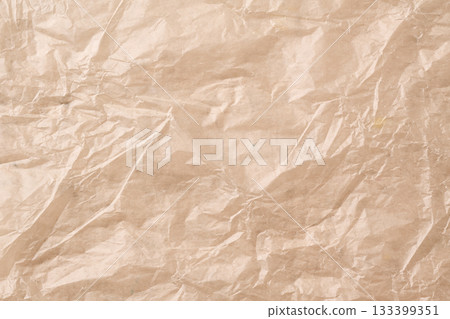 棕色皺巴巴的舊紙紋理 133399351