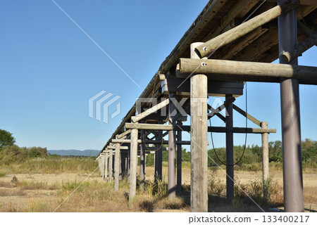 Nagarebashi Bridge on a clear day, from under the bridge (Yawata City, Kyoto Prefecture) Nagarebashi Bridge on a clear day, from under the bridge (Yawata City, Kyoto Prefecture) 133400217