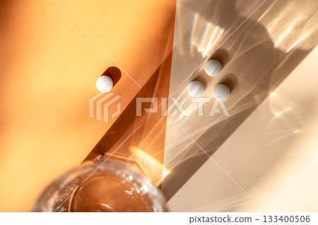 White medical pills lie on the background. 133400506