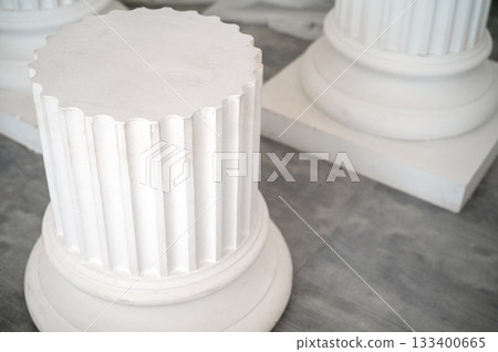 podium of antique plaster columns in the interior 133400665
