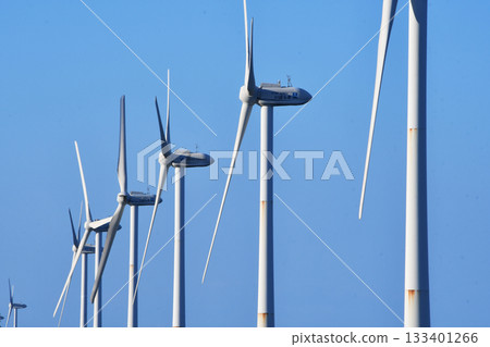 Large propeller wind turbine generator_1 133401266