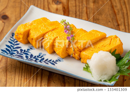 Rolled omelet 133401309