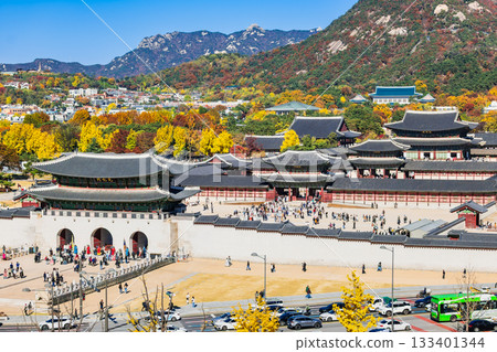Autumn in Seoul: Gyeongbokgung Palace Autumn in Seoul: Gyeongbokgung Palace 133401344