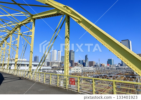 名古屋市，向之橋及名古屋站建築群的景色 133401923