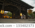 京都東寺清晨的燈光照亮了東寺 133402373