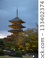 京都東寺清晨的燈光照亮了東寺 133402374