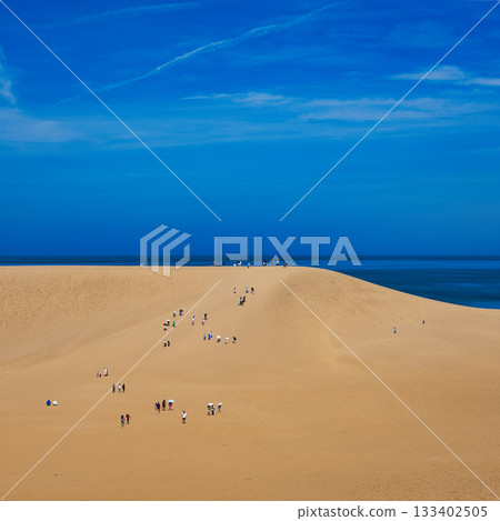 Tottori Sand Dunes 133402505