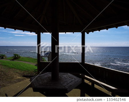 從志摩半島最南端的麥崎海岸的涼亭眺望大海。 133402546