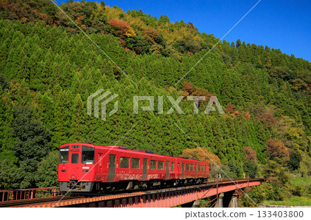 九州鐵路九大本線的Kiha 200系列車開始變色（JR九州） 133403800