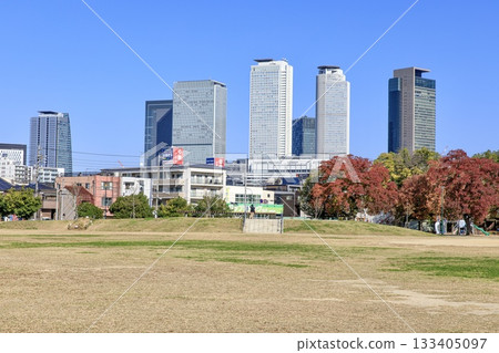 名古屋米野公園的秋天 133405097