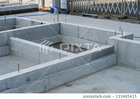 施工現場的基礎工作 施工現場的基礎工作 133405415