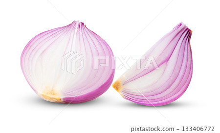 sliced red onion isolated on white background ( image from camera ) 133406772
