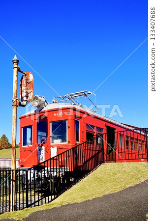 名鐵 Mo800 系列 + Ku2300 系列列車保存在倉池公園。 名鐵 Mo800 系列 + Ku2300 系列列車保存在倉池公園。 133407688
