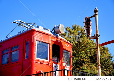 Meitetsu Mo800 series + Ku2300 series trains preserved in Kuragaike Park. 133407695