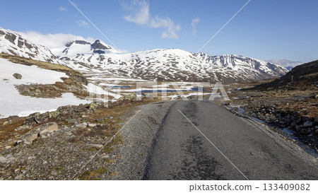 Snow-covered landscape at Leirvassbu in Leirdalen showcases the beauty of Jotunheimen National Park during springtime Snow-covered landscape at Leirvassbu in Leirdalen showcases the beauty of Jotunheimen National Park during springtime 133409082