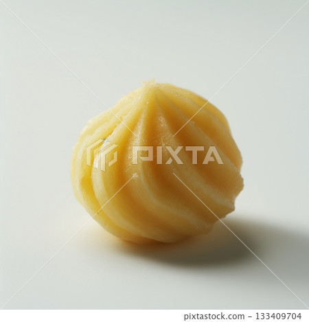 栗子金頓日式甜點白色背景 133409704