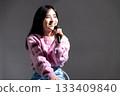 Young woman speaking with a microphone 133409840