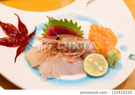 什錦美味的生魚片 133410550
