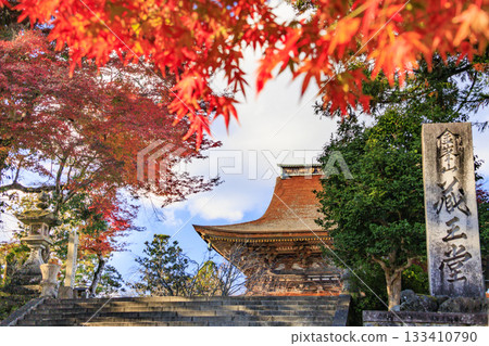 Mt. Yoshino, a world heritage site with autumn foliage in full bloom Mt. Yoshino, a world heritage site with autumn foliage in full bloom 133410790