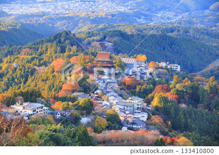 Mt. Yoshino, a world heritage site with autumn foliage in full bloom Mt. Yoshino, a world heritage site with autumn foliage in full bloom 133410800