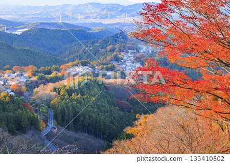 Mt. Yoshino, a world heritage site with autumn foliage in full bloom Mt. Yoshino, a world heritage site with autumn foliage in full bloom 133410802