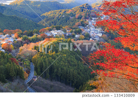 Mt. Yoshino, a world heritage site with autumn foliage in full bloom 133410809